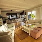Breeze Villa *